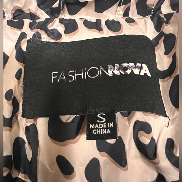 Fashion Nova Leopard Puffer Jacket Size Small - Picture 3 of 8
